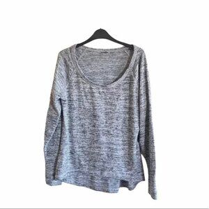 Athleta Womens Gray Scoop Neck Pullover Workout Sweater Size M Exercise Gym Yoga